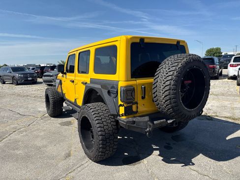 Used 2019 Jeep Wrangler Unlimited Sahara w/ Uconnect 4C Nav & Sound Group AWD/4WD image 8