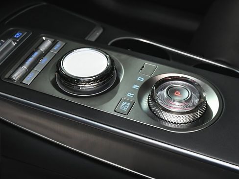 Used 2025 Genesis GV70 2.5T w/ Select Package image 41