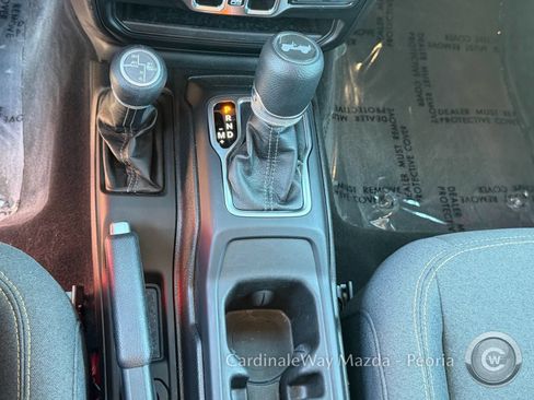 Used 2025 Jeep Wrangler Unlimited Sahara AWD/4WD image 29