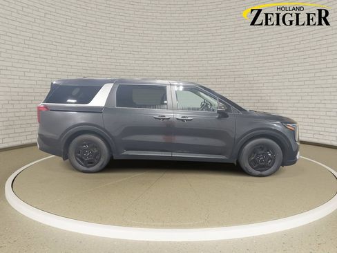 New 2026 Kia Carnival FWD image 4