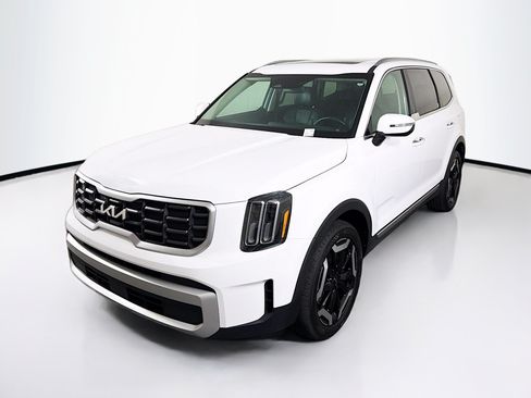 Used 2025 Kia Telluride S FWD image 3
