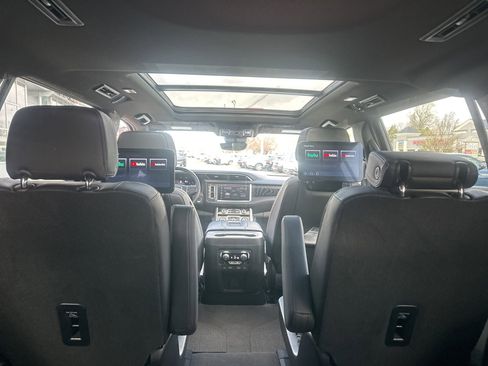 Used 2023 GMC Yukon XL Denali w/ Advanced Technology Package AWD/4WD image 21