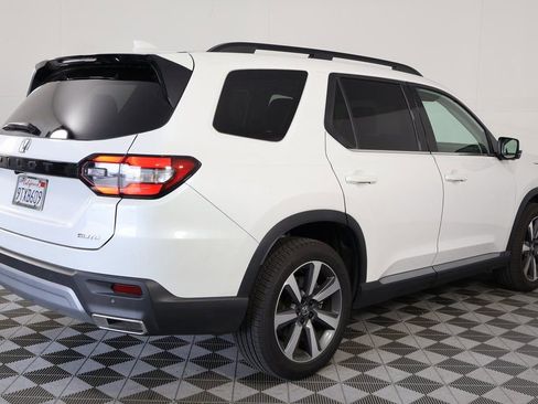 Used 2025 Honda Pilot Elite image 4