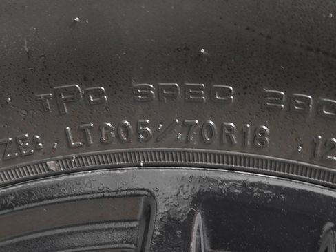 Used 2024 Chevrolet Silverado 2500 ZR2 w/ Technology Package image 35