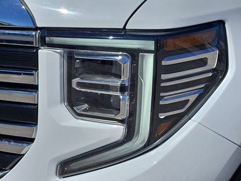 Used 2025 GMC Sierra 1500 SLT image 7