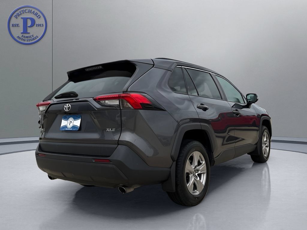 Used 2022 Toyota RAV4 XLE FWD image 7