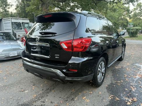 Used 2017 Nissan Pathfinder SV image 4