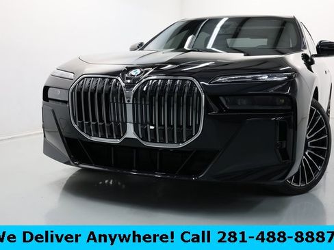 Used 2024 BMW 760i xDrive w/ Executive Package image 2