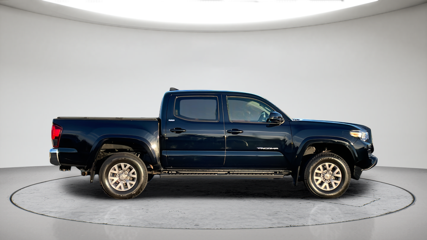 Certified 2019 Toyota Tacoma SR5 AWD/4WD image 2