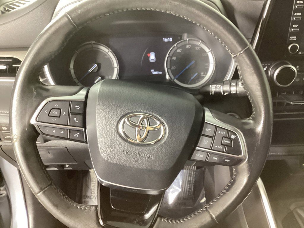 Used 2021 Toyota Highlander XLE AWD/4WD image 12