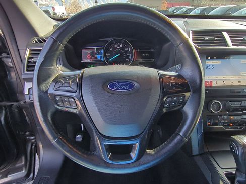 Used 2018 Ford Explorer XLT w/ Equipment Group 202A image 17