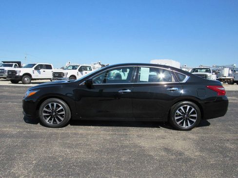 Used 2018 Nissan Altima 2.5 SV image 2