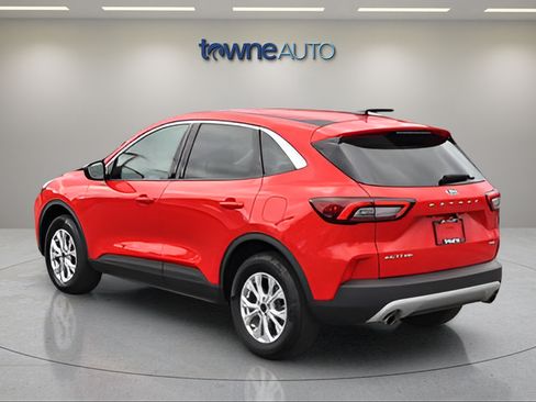 Used 2024 Ford Escape Active AWD/4WD image 3