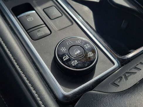 Used 2023 Nissan Pathfinder SL image 32