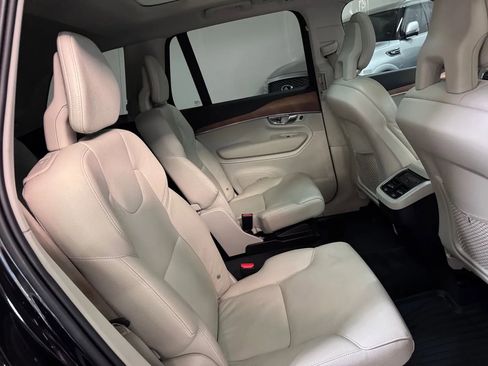 Used 2021 Volvo XC90 T6 Momentum w/ Climate Package image 19