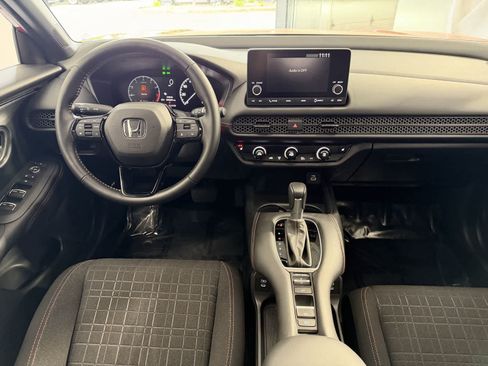 Used 2025 Honda HR-V Sport image 12