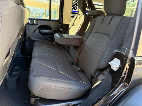 Used 2023 Jeep Wrangler Unlimited Rubicon 4xe image 17