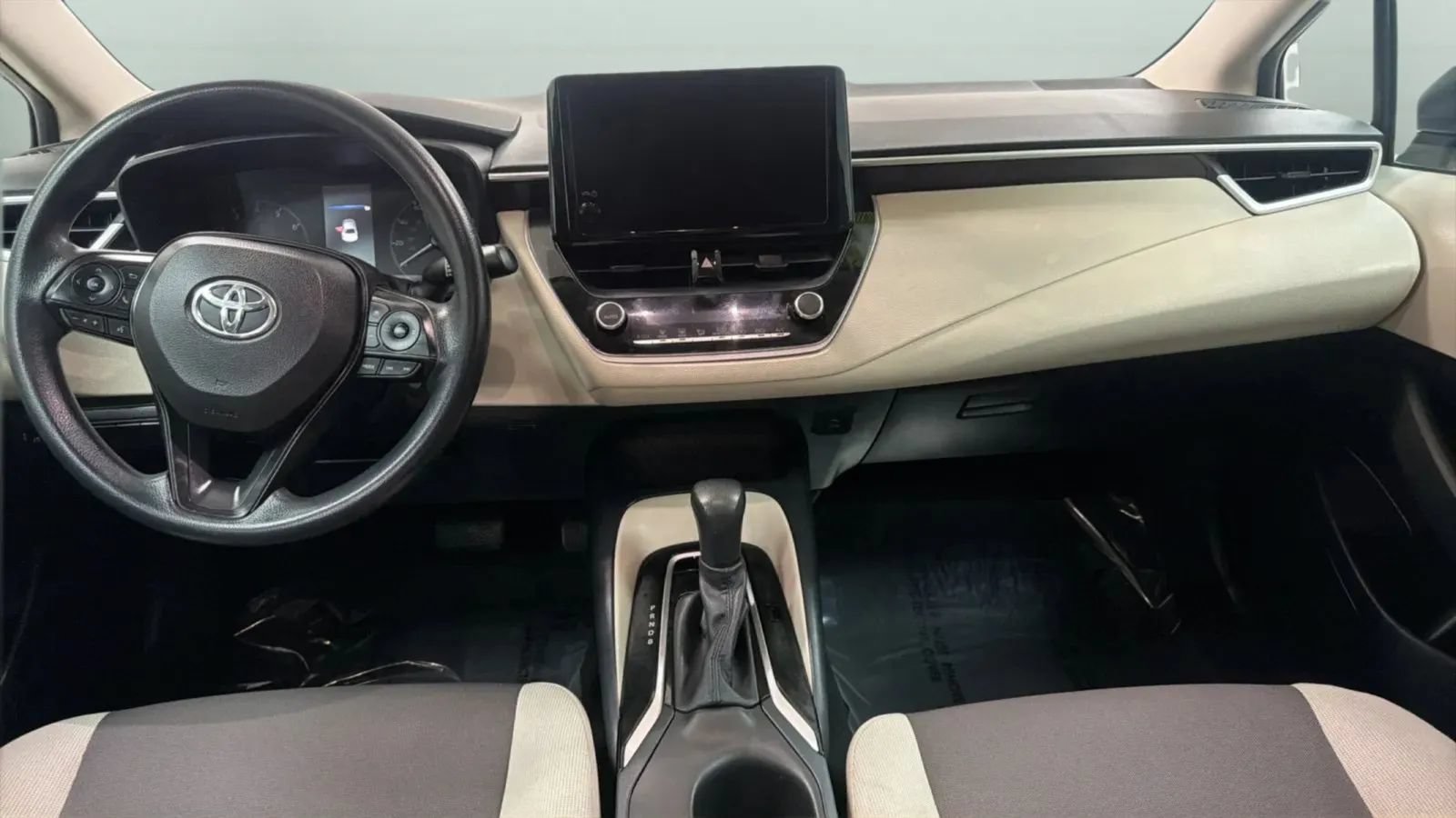 Used 2023 Toyota Corolla LE w/ Carpet Mat Package (TMS) FWD image 16