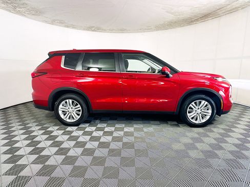 Used 2024 Mitsubishi Outlander ES FWD image 2