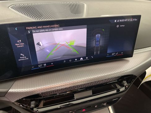 Used 2025 BMW 330i xDrive Sedan w/ Convenience Package image 28