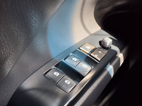 Used 2018 Toyota Camry SE FWD image 10