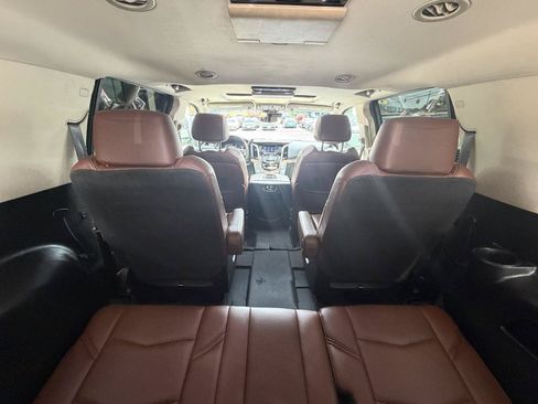 Used 2018 Cadillac Escalade ESV Premium Luxury AWD/4WD image 30