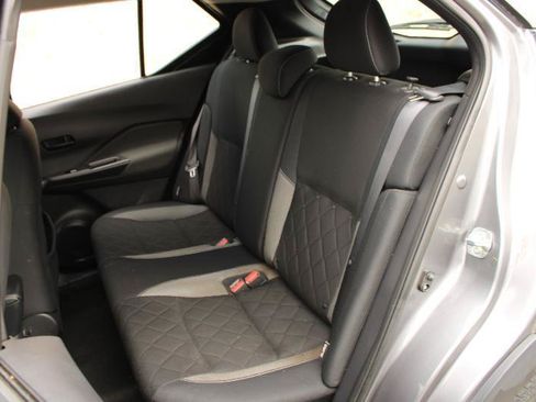 Used 2020 Nissan Kicks S FWD image 12