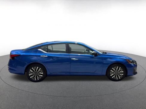 Used 2025 Nissan Altima 2.5 SV FWD image 13