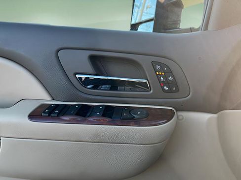 Used 2014 Chevrolet Silverado 2500 LTZ w/ LTZ Plus Package image 9