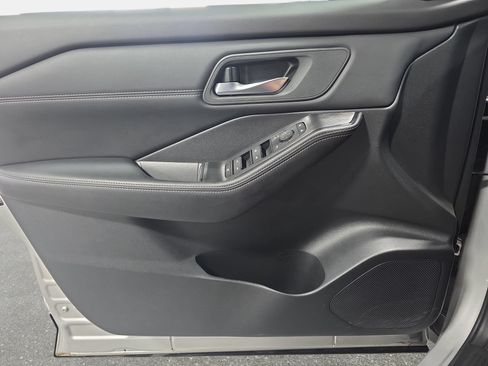 Used 2024 Nissan Rogue SV w/ SV Premium Package FWD image 26