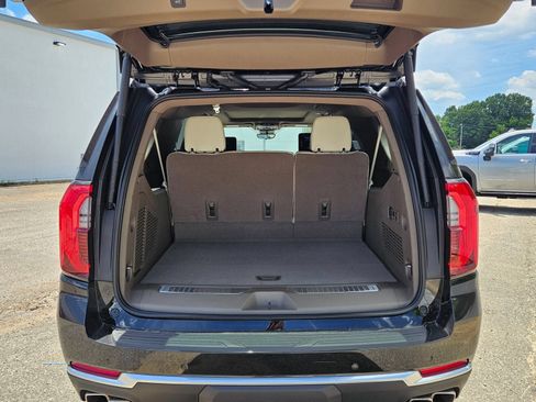 New 2026 GMC Yukon XL Denali w/ Denali Reserve Package AWD/4WD image 4
