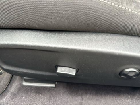 Used 2018 Dodge Challenger SXT RWD image 11