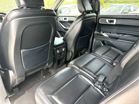 Used 2020 Ford Explorer XLT w/ Equipment Group 202A AWD/4WD image 24