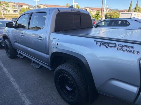 Used 2020 Toyota Tacoma TRD Off-Road w/ Technology Package RWD image 11