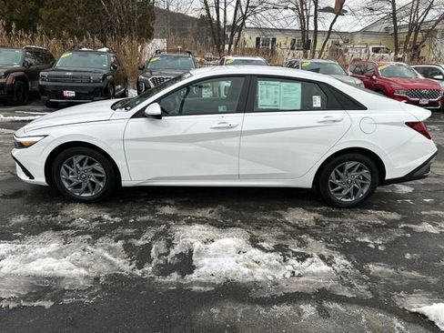 Certified 2025 Hyundai Elantra Blue image 2