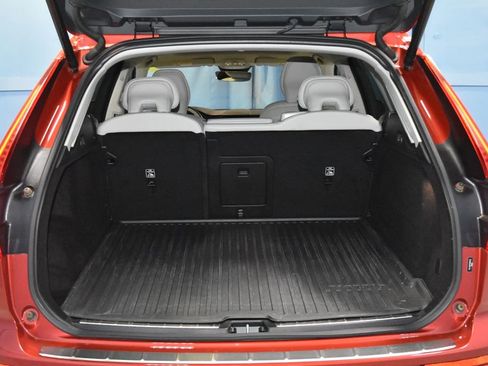 Used 2022 Volvo XC60 B5 Momentum image 30