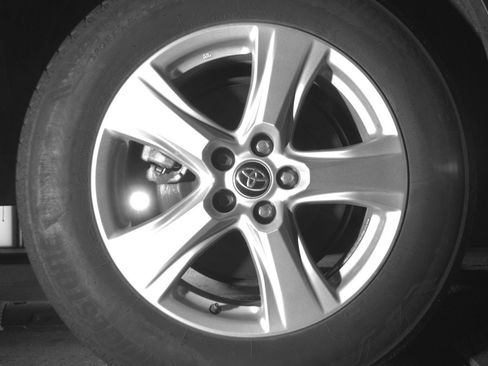Used 2025 Toyota Highlander LE FWD image 12