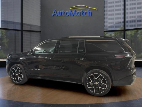 Used 2025 Chevrolet Traverse High Country w/ LPO, Floor Liner Package AWD/4WD image 8