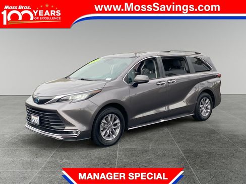 Used 2023 Toyota Sienna XLE FWD image 1