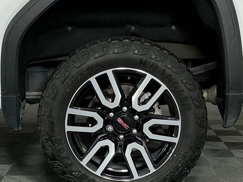 Used 2023 GMC Sierra 1500 AT4 w/ AT4 Premium Package AWD/4WD image 10