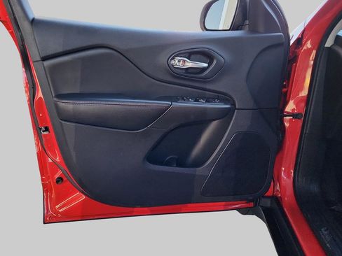 Used 2019 Jeep Cherokee Trailhawk w/ Cold Weather Group image 22