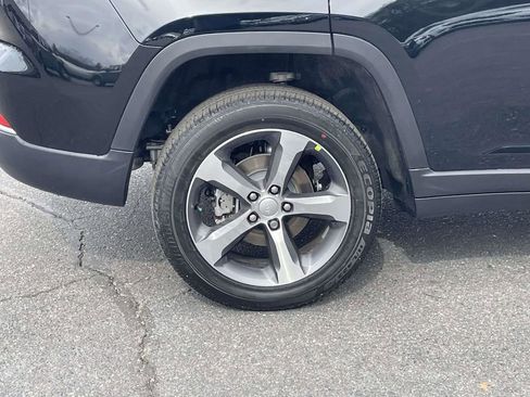 New 2026 Jeep Grand Cherokee Limited w/ Luxury Tech Group II AWD/4WD image 12