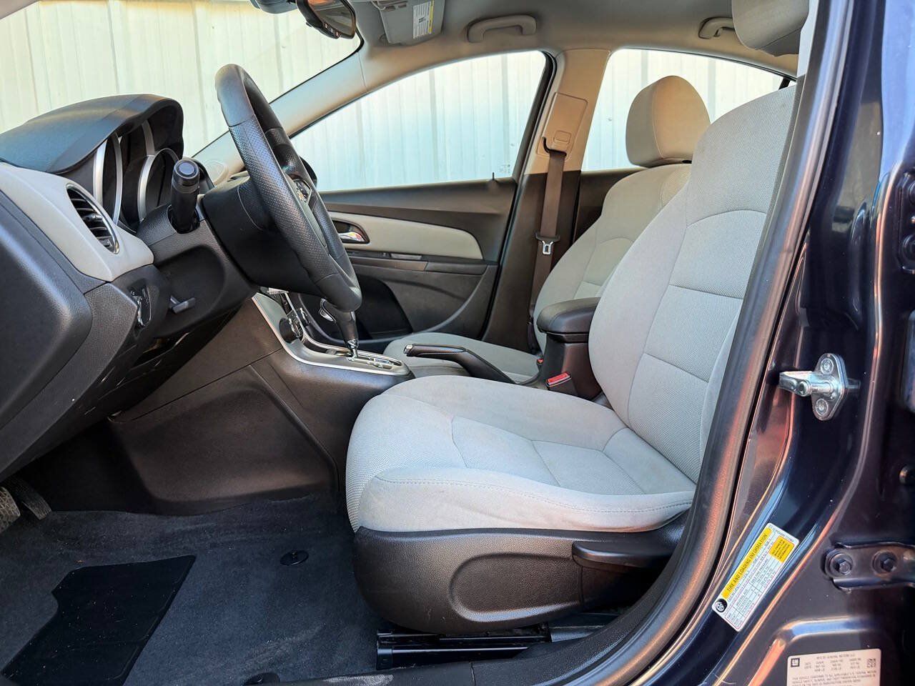 Used 2015 Chevrolet Cruze LT w/ Technology Package FWD image 12