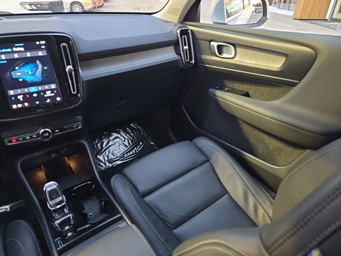 Certified 2025 Volvo XC40 B5 Plus image 20