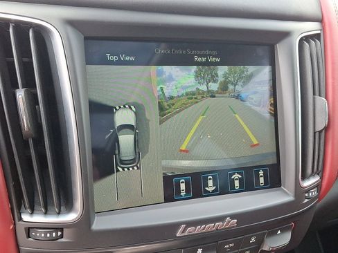 Used 2019 Maserati Levante Trofeo image 19