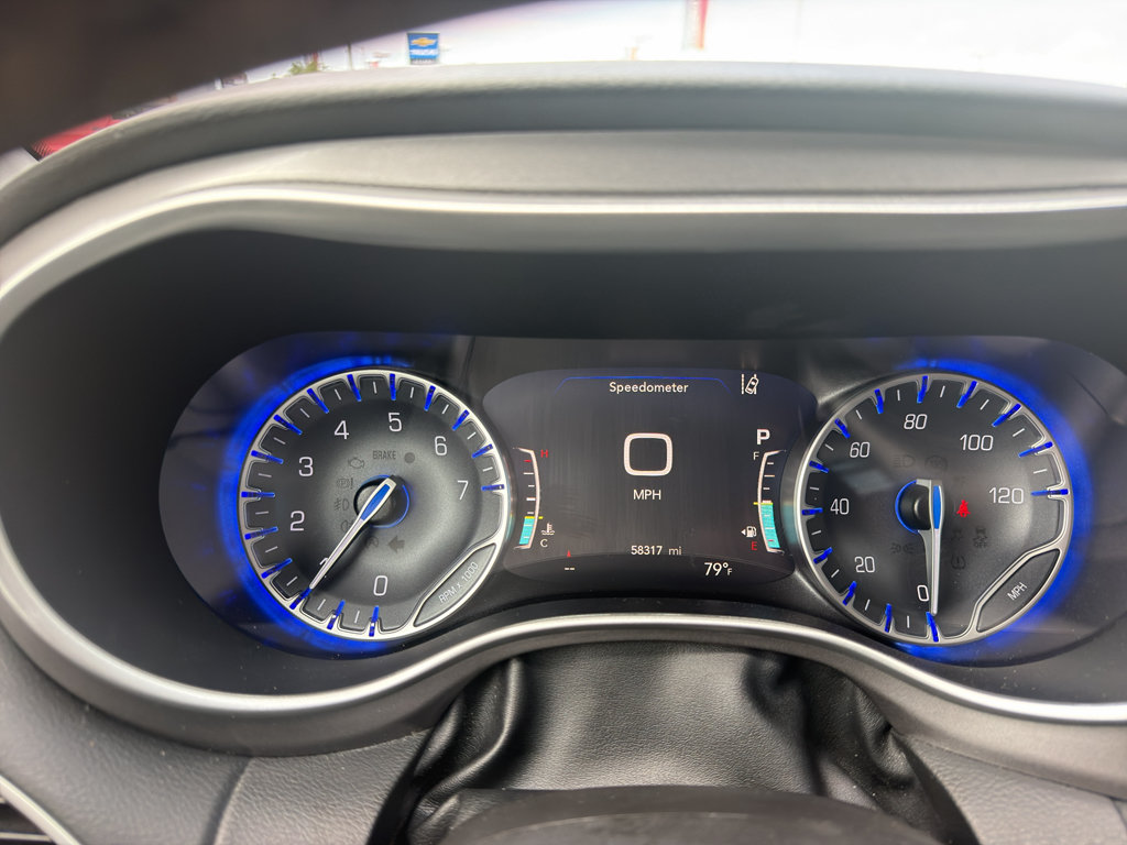 Used 2023 Chrysler Pacifica Touring-L FWD image 20
