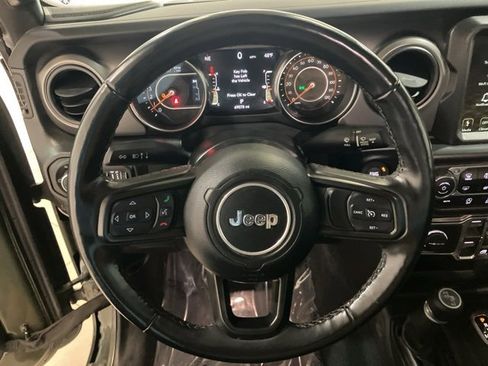 Used 2022 Jeep Gladiator Willys image 12