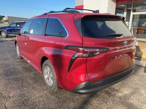 New 2026 Toyota Sienna XLE FWD image 3