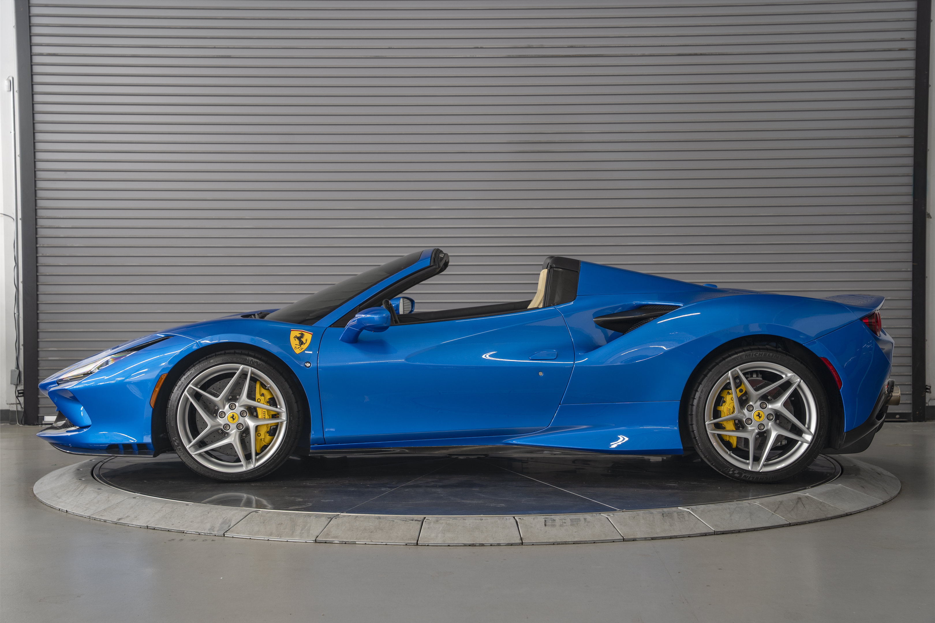 Used 2023 Ferrari F8 Tributo RWD image 2