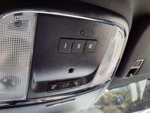 Used 2019 Jeep Grand Cherokee Laredo image 36